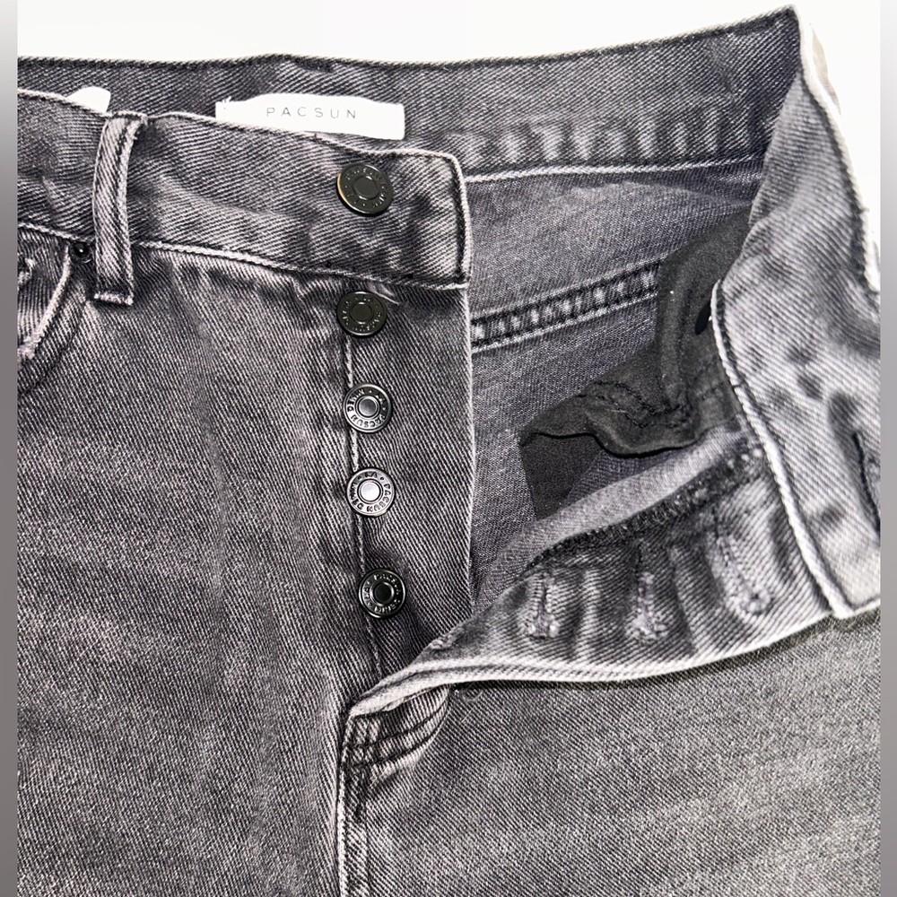 Packing Jeans - Picture 5 of 7